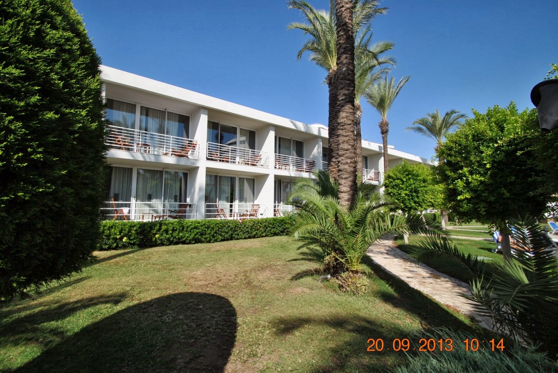 imagini hotel TITANIC LARA